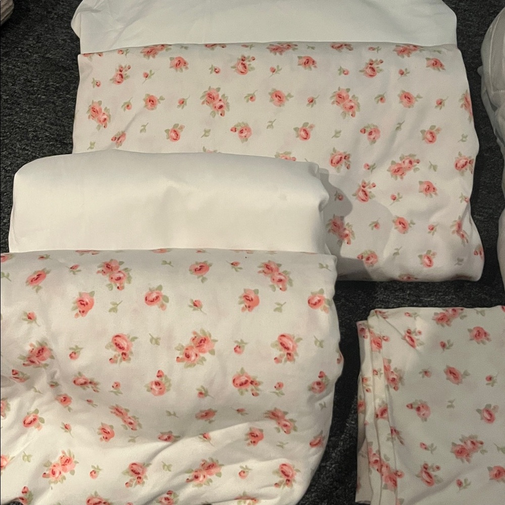 Floral Rose Cotton Bedding Set in White and Pink - Picture 2 of 2